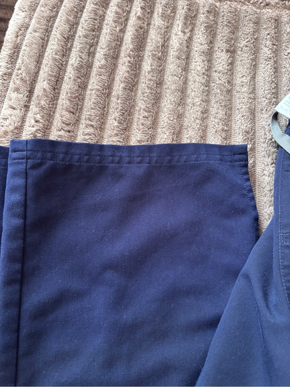 Figs Women's Navy Straight Leg Scrub Pants & V-Neck Top - Picture 3 of 3